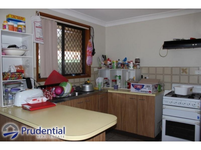 24 Lorenzo Crescent, Rosemeadow NSW 2560