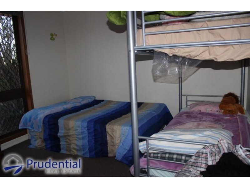 24 Lorenzo Crescent, Rosemeadow NSW 2560