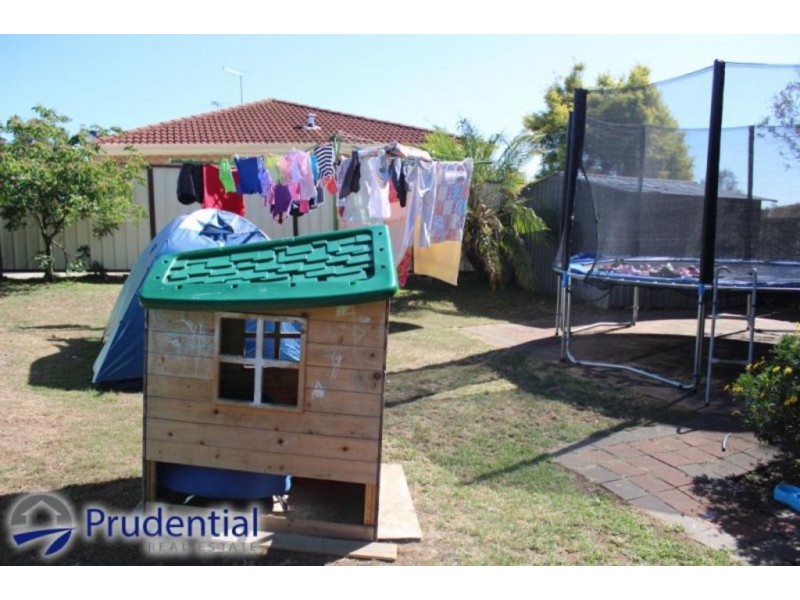 24 Lorenzo Crescent, Rosemeadow NSW 2560