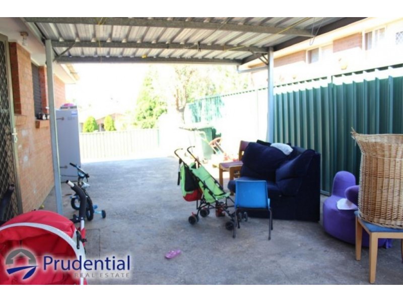 24 Lorenzo Crescent, Rosemeadow NSW 2560