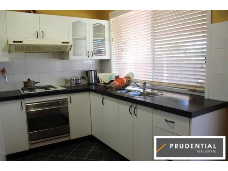 33 Donalbain Circuit, Rosemeadow NSW 2560