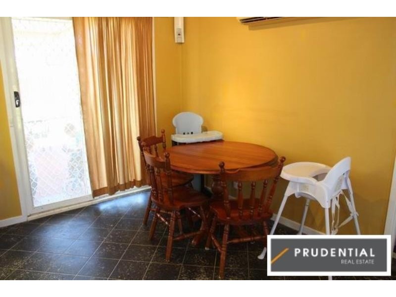 33 Donalbain Circuit, Rosemeadow NSW 2560
