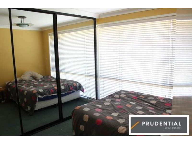 33 Donalbain Circuit, Rosemeadow NSW 2560