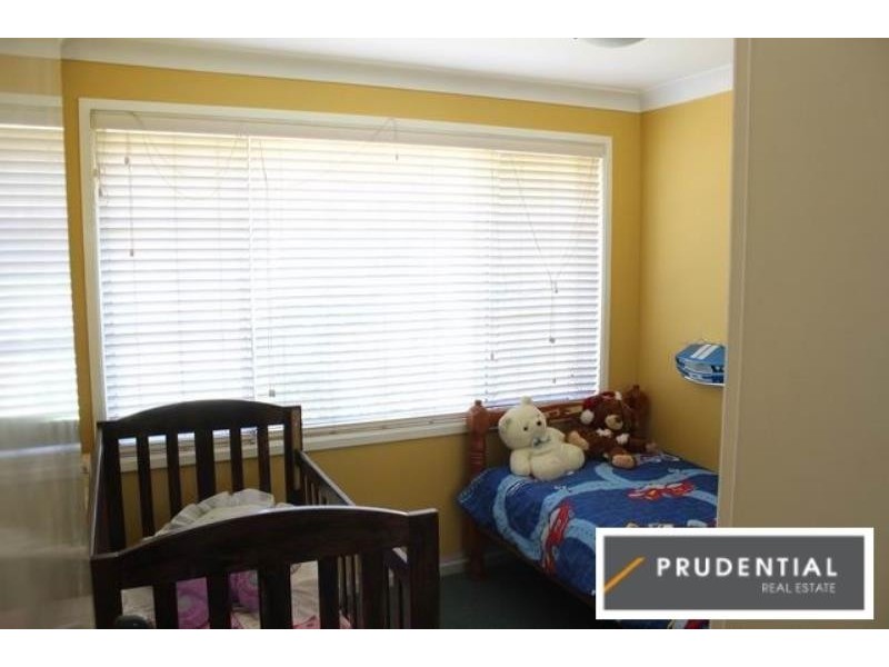 33 Donalbain Circuit, Rosemeadow NSW 2560
