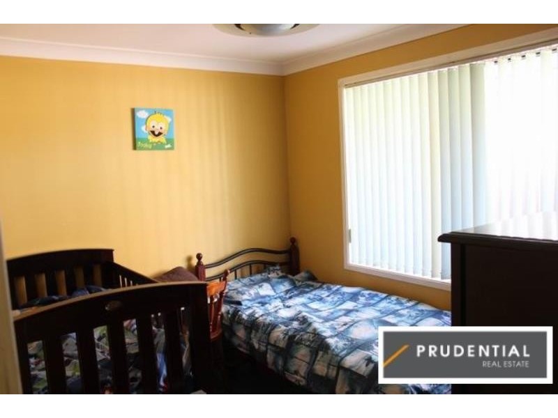 33 Donalbain Circuit, Rosemeadow NSW 2560