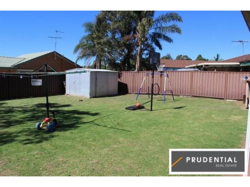 33 Donalbain Circuit, Rosemeadow NSW 2560