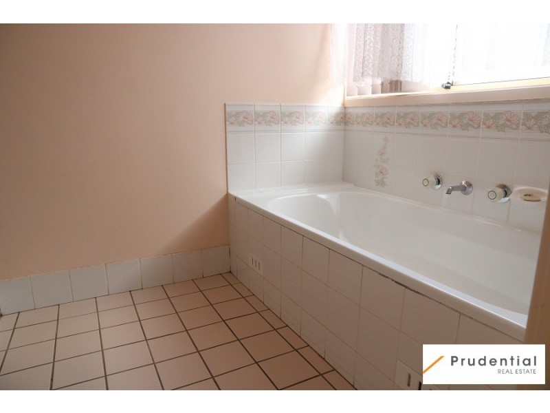 31 Crommelin Cresent, St Helens Park NSW 2560