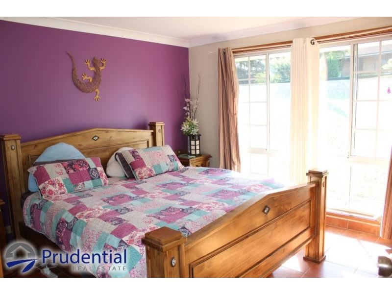 10 Mississippi Crescent, Kearns NSW 2558