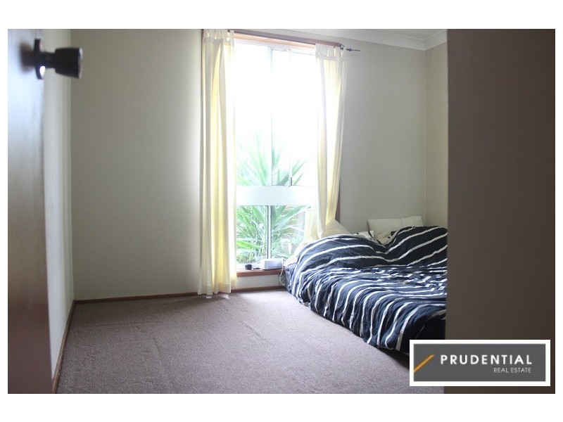 69 Anthony Drive, Rosemeadow NSW 2560
