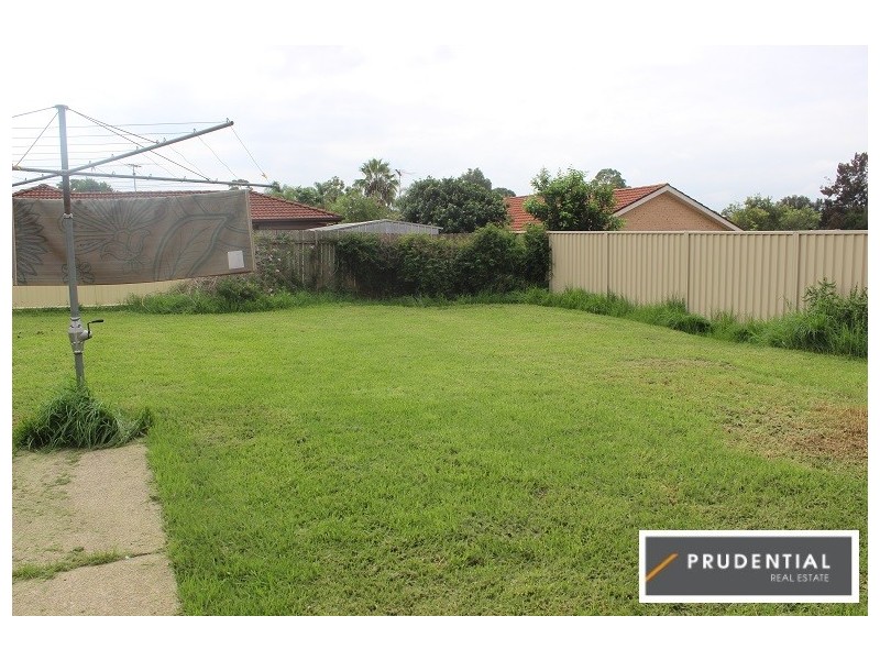 69 Anthony Drive, Rosemeadow NSW 2560