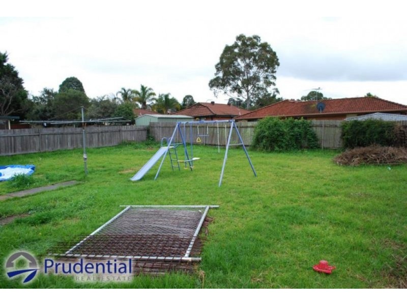 69 Anthony Drive, Rosemeadow NSW 2560