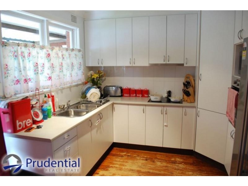 24 Brudenell Ave, Leumeah NSW 2560
