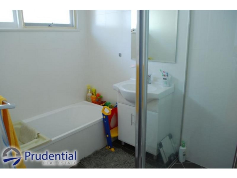 24 Brudenell Ave, Leumeah NSW 2560
