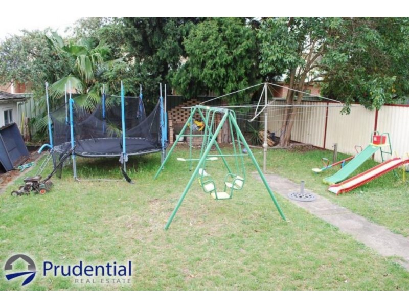 24 Brudenell Ave, Leumeah NSW 2560
