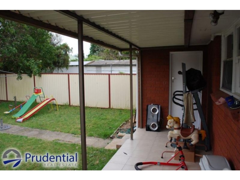 24 Brudenell Ave, Leumeah NSW 2560