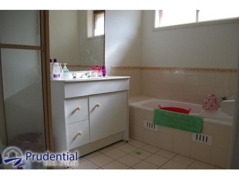 12/4 Westmoreland Rd, Minto NSW 2566
