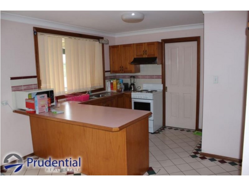 2/10 Clareville Close, Woodbine NSW 2560