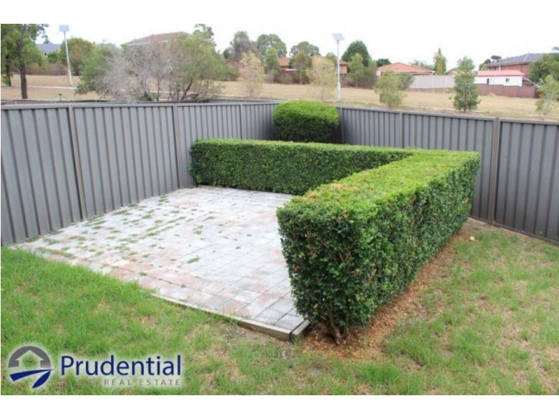2/10 Clareville Close, Woodbine NSW 2560