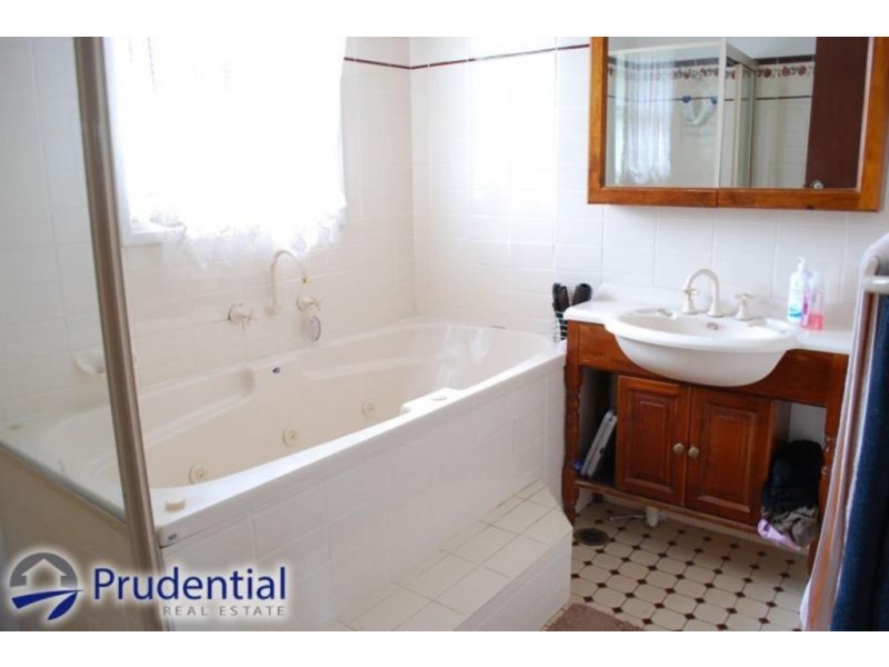 20 Ayres Crescent, Leumeah NSW 2560