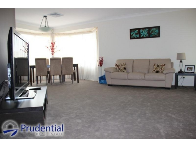 7 Servern Place, Kearns NSW 2558