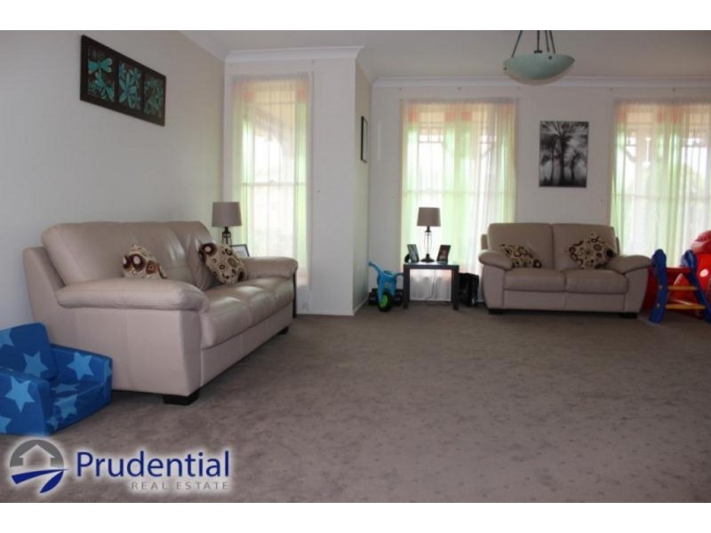 7 Servern Place, Kearns NSW 2558