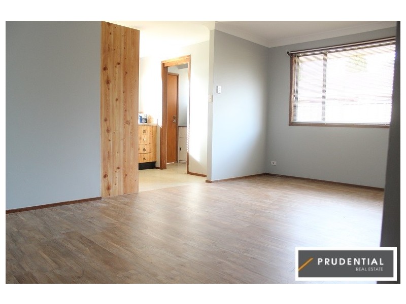 15B Lorenzo Cres, Rosemeadow NSW 2560