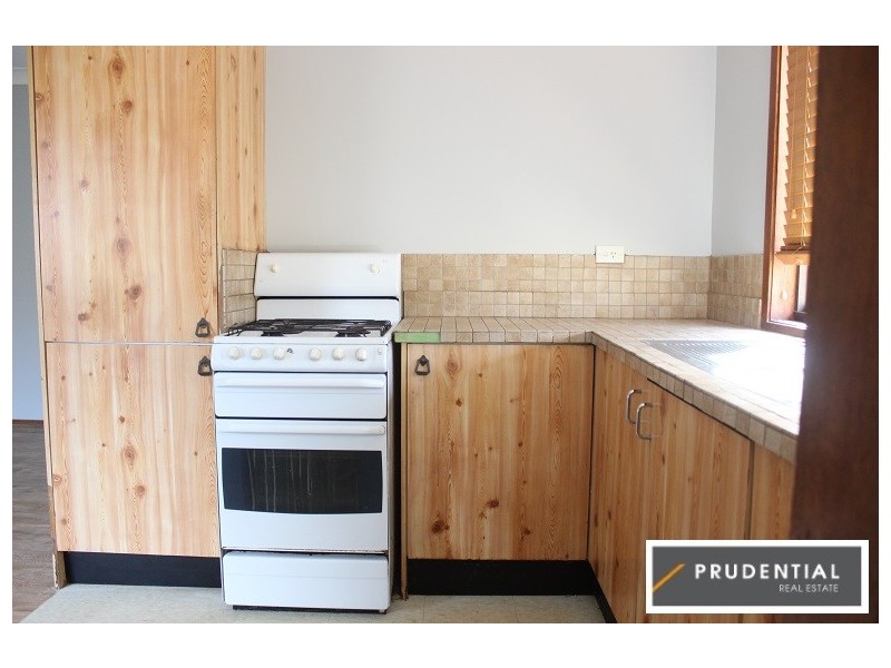 15B Lorenzo Cres, Rosemeadow NSW 2560