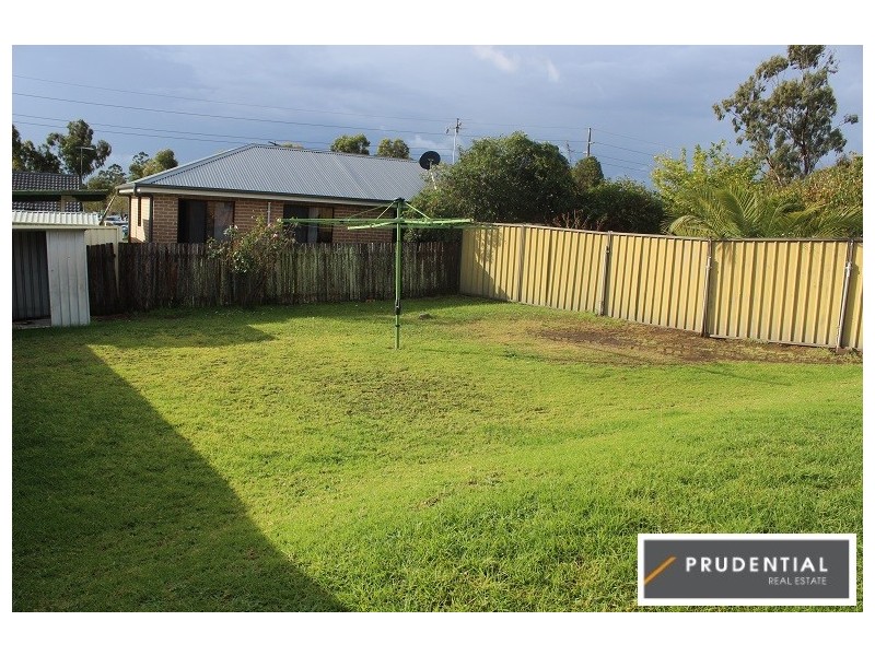 15B Lorenzo Cres, Rosemeadow NSW 2560