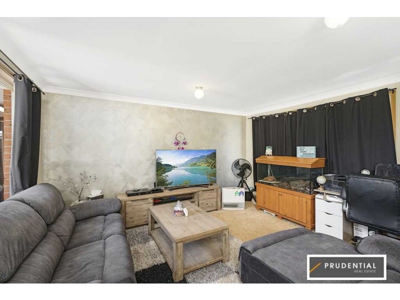 10 Briggs Place, St Helens Park NSW 2560