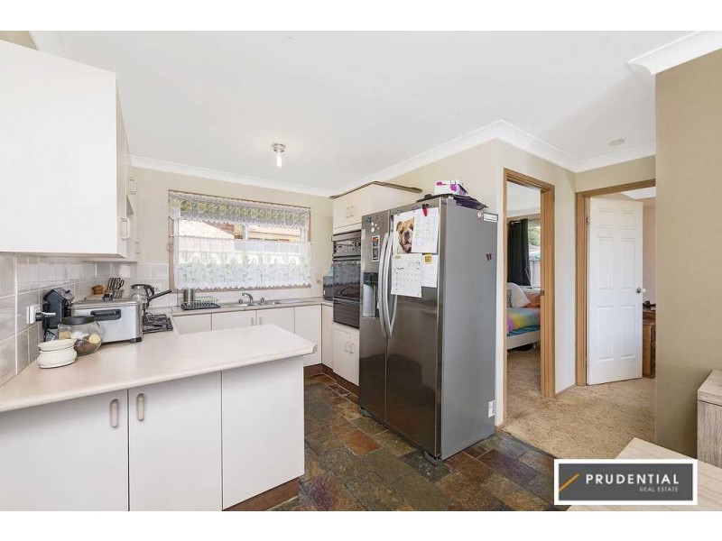 10 Briggs Place, St Helens Park NSW 2560