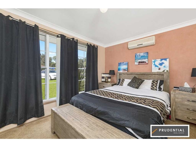 10 Briggs Place, St Helens Park NSW 2560