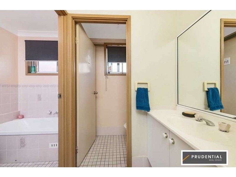 10 Briggs Place, St Helens Park NSW 2560