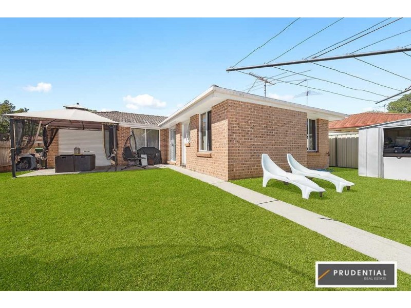 10 Briggs Place, St Helens Park NSW 2560