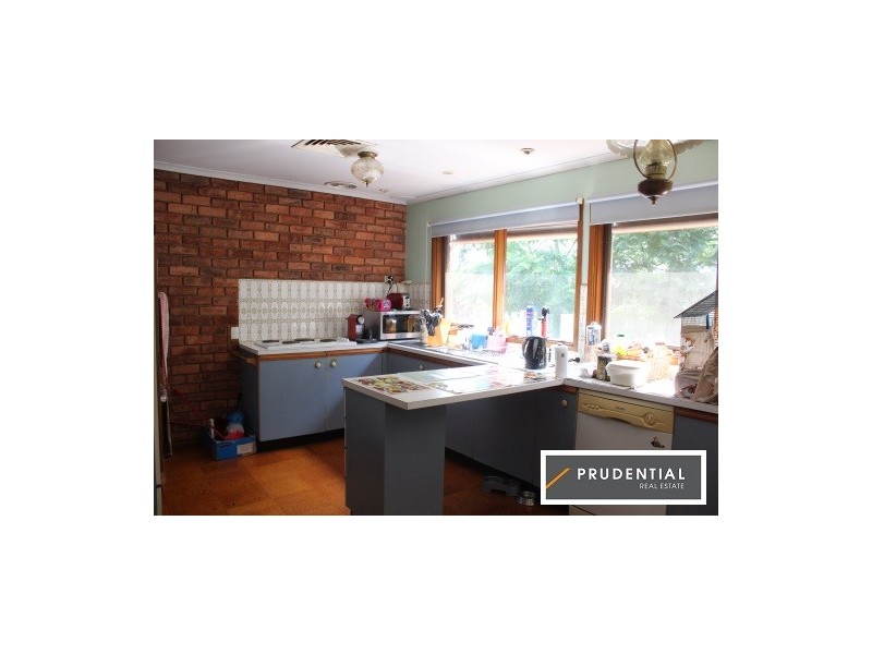 6 Cobb Place, Ambarvale NSW 2560