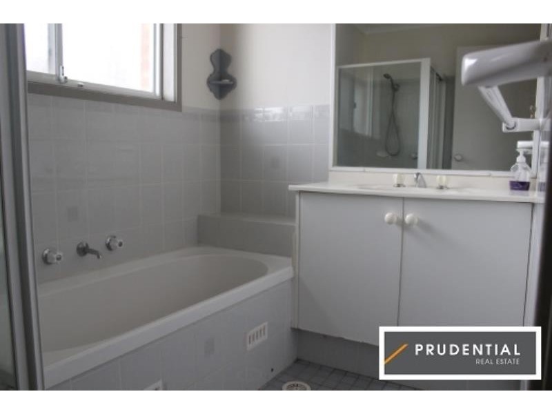 9 Davy Place, St Helens Park NSW 2560