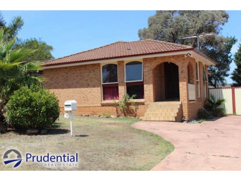 8 Emilia Close, Rosemeadow NSW 2560