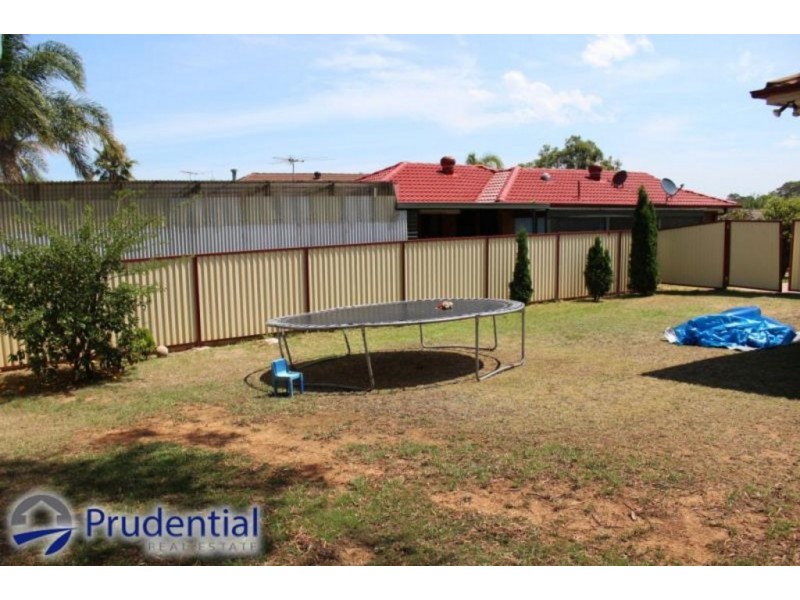 8 Emilia Close, Rosemeadow NSW 2560