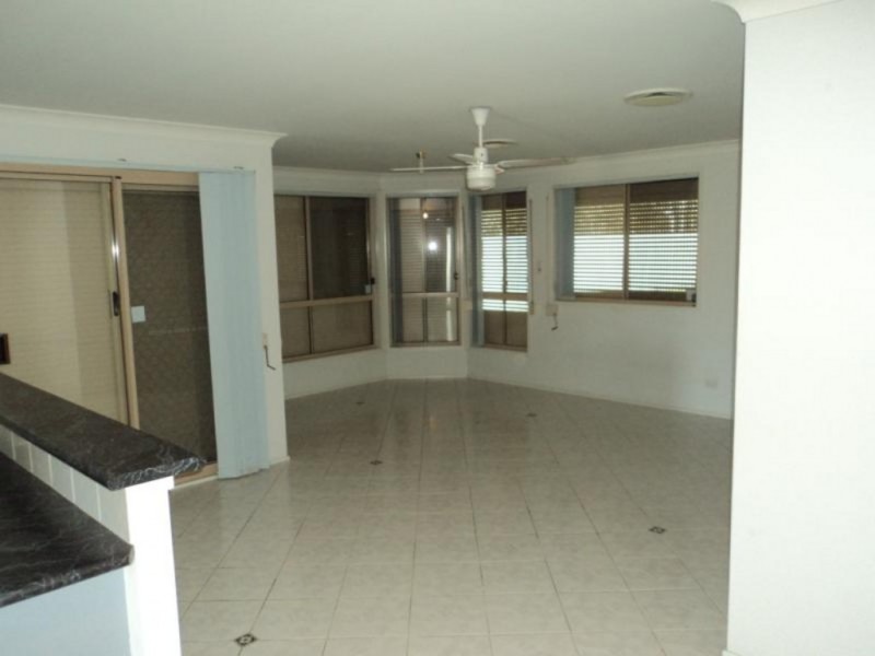 43 Lysander Street, Rosemeadow NSW 2560