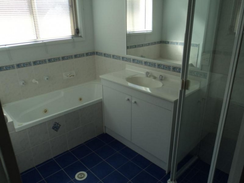 43 Lysander Street, Rosemeadow NSW 2560