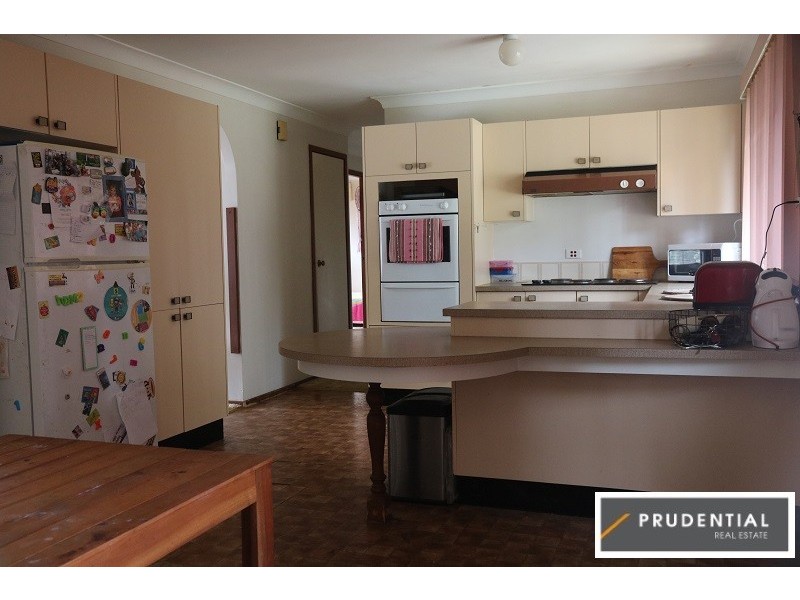 16 Trebbiano Place, Eschol Park NSW 2558