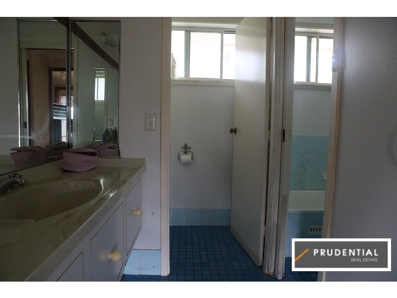 16 Trebbiano Place, Eschol Park NSW 2558