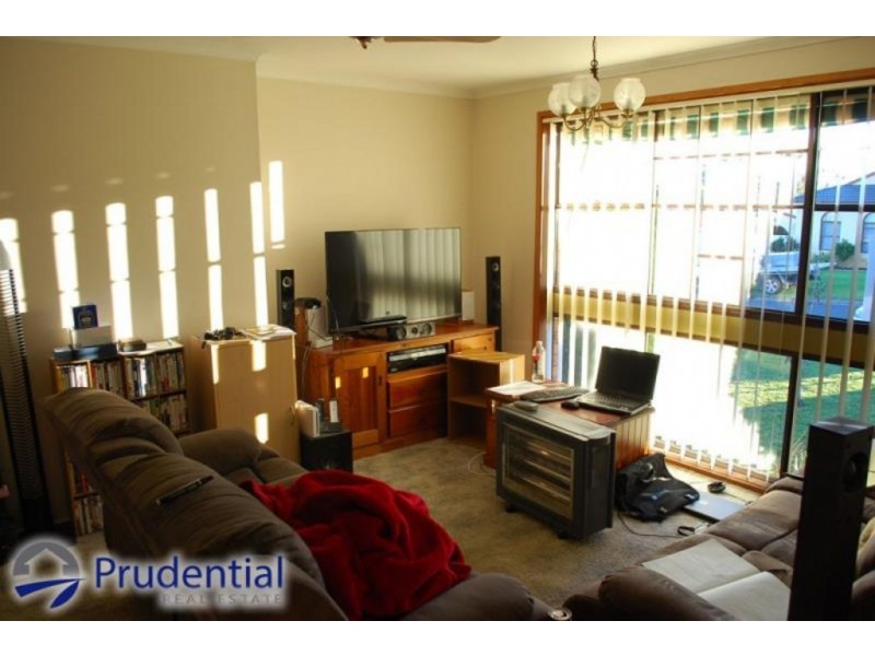 10 Emilia Avenue,, Rosemeadow NSW 2560