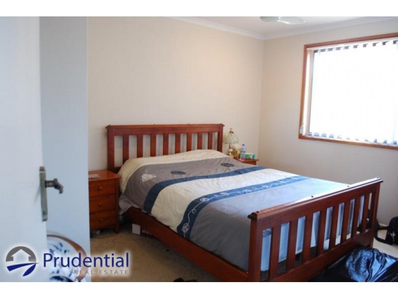 10 Emilia Avenue,, Rosemeadow NSW 2560