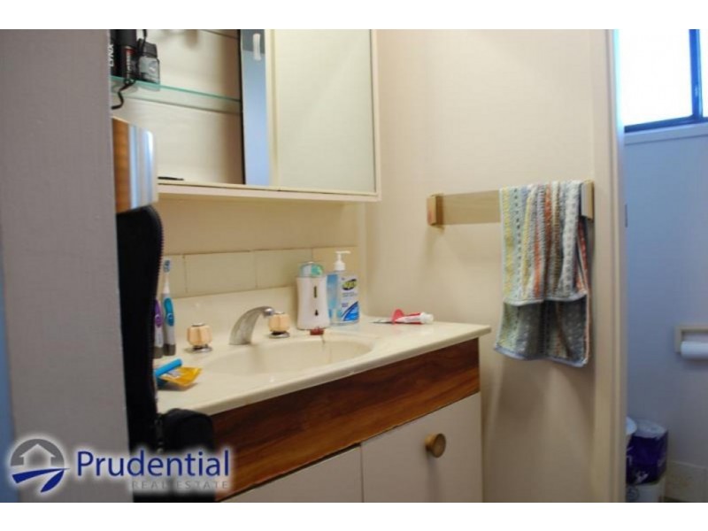 10 Emilia Avenue,, Rosemeadow NSW 2560