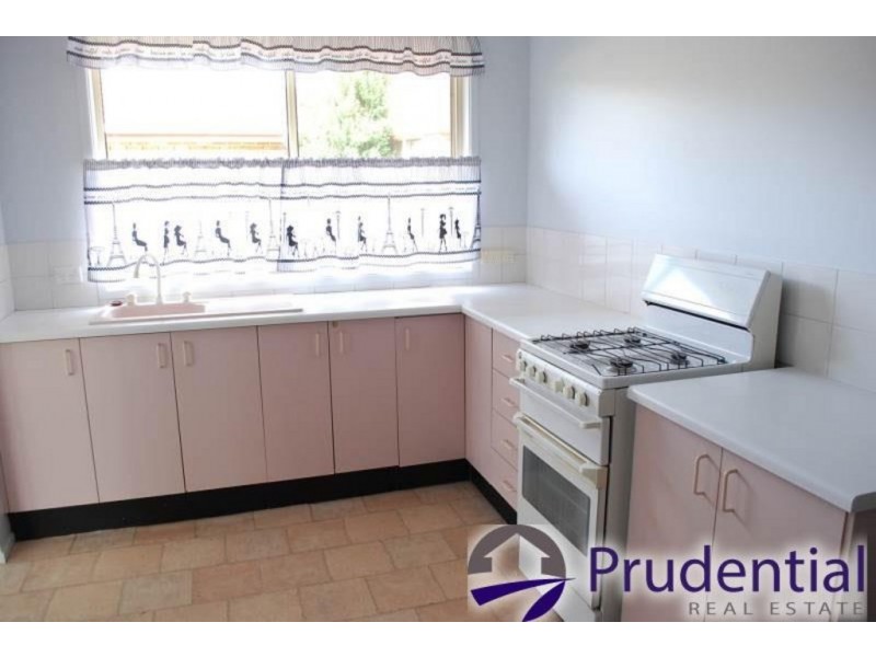 9 Carandini Crescent, St Helens Park NSW 2560