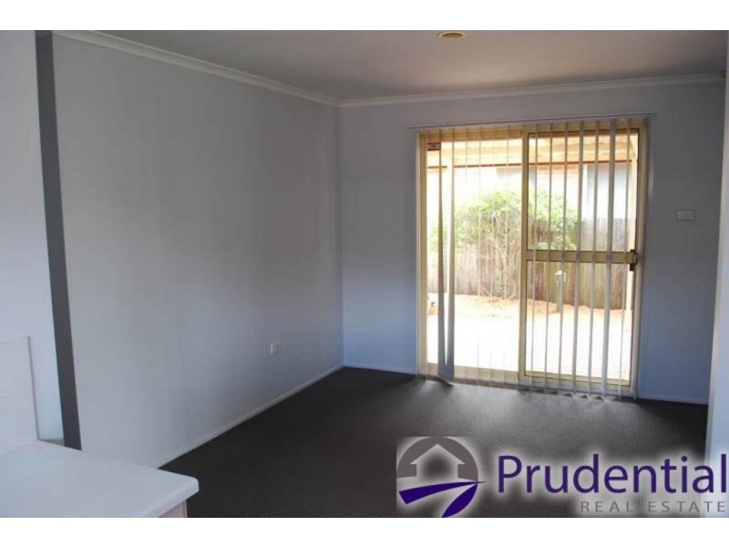 9 Carandini Crescent, St Helens Park NSW 2560