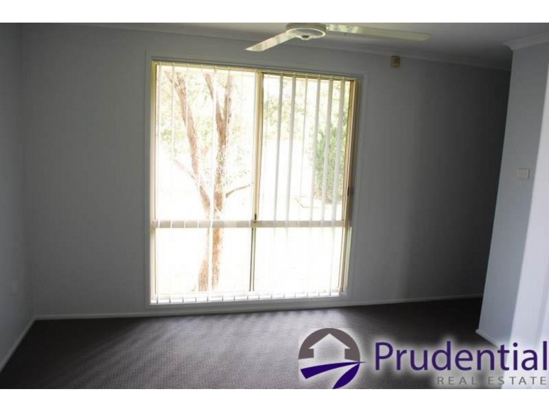 9 Carandini Crescent, St Helens Park NSW 2560