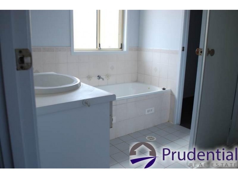 9 Carandini Crescent, St Helens Park NSW 2560