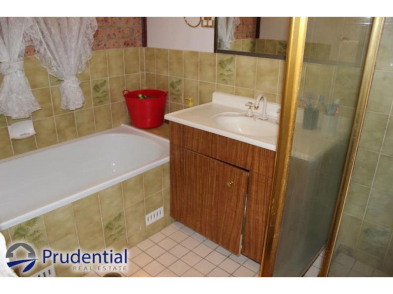 63 Woodland Road, St Helens Park NSW 2560