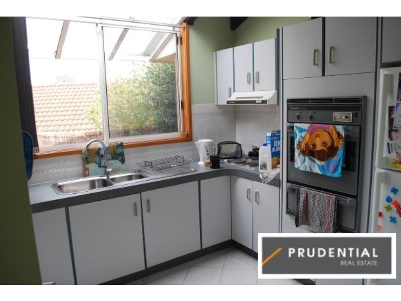 3 Thames Place, Kearns NSW 2558